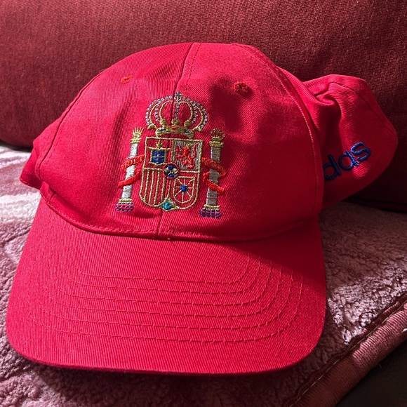 Vintage adidas Spain soccer hat - Picture 1 of 3